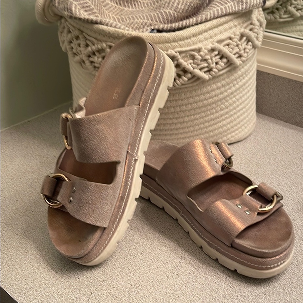 Women's Tan Sandals